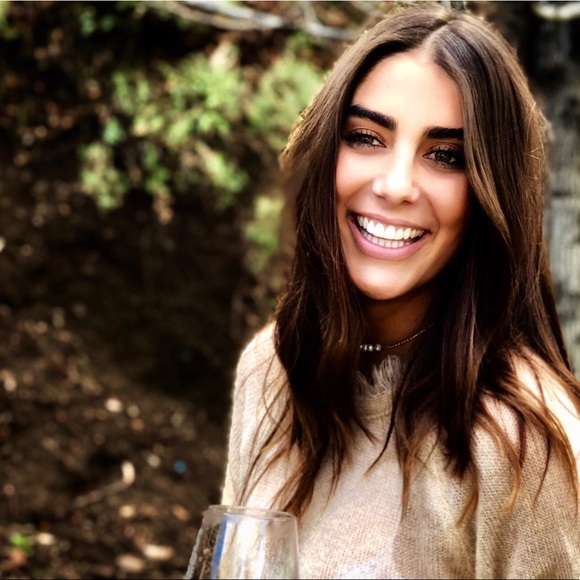 Meet your Posher, Gabriella - Picture 1 of 1